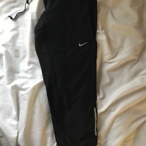Black Nike yogas